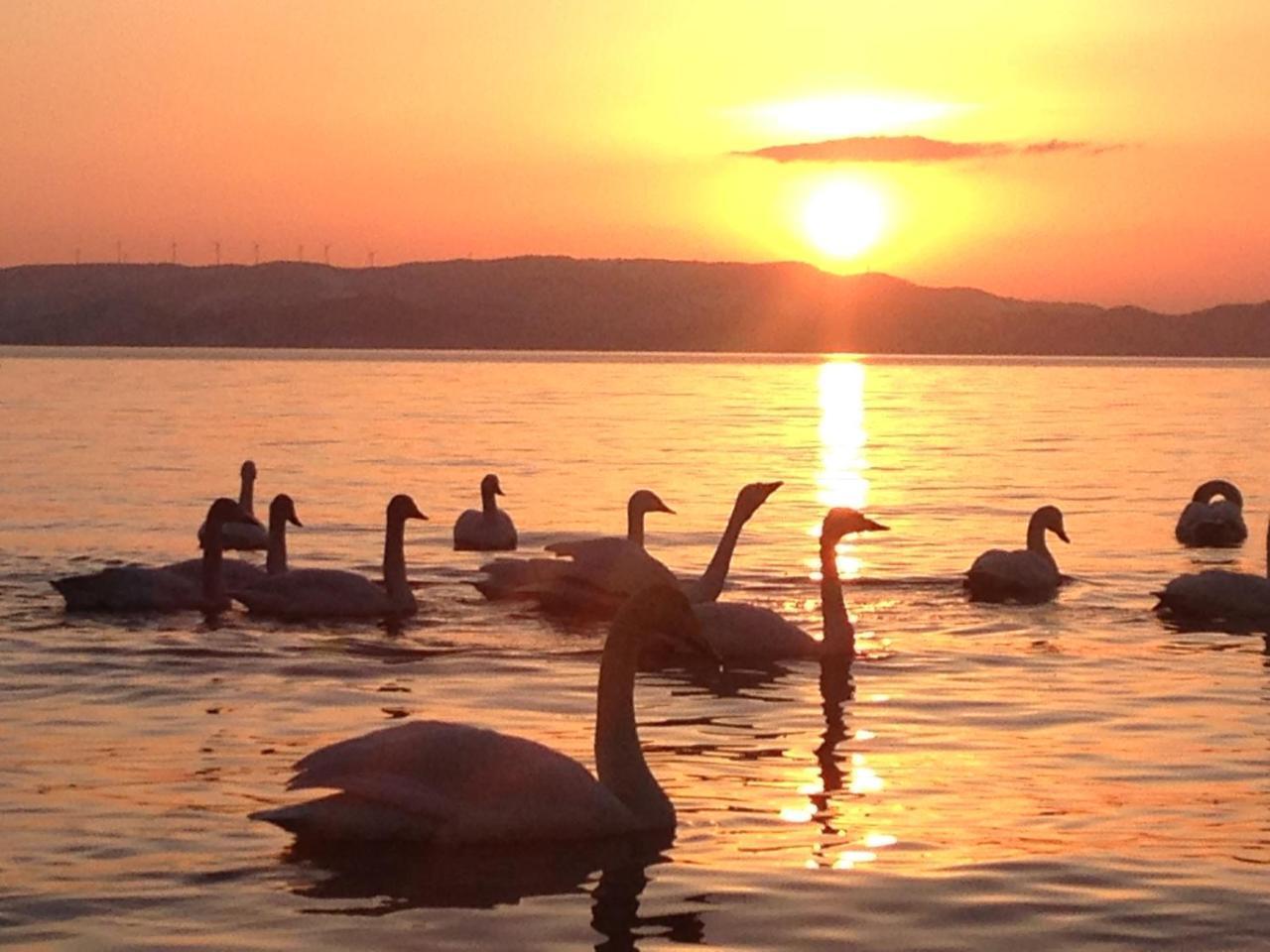 Отель Lakeside Banko Inawashiro Экстерьер фото