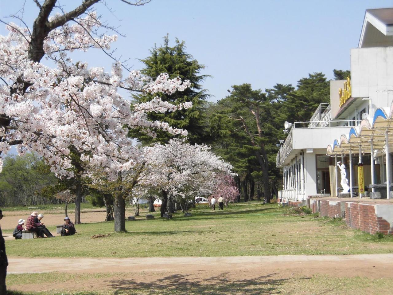 Отель Lakeside Banko Inawashiro Экстерьер фото