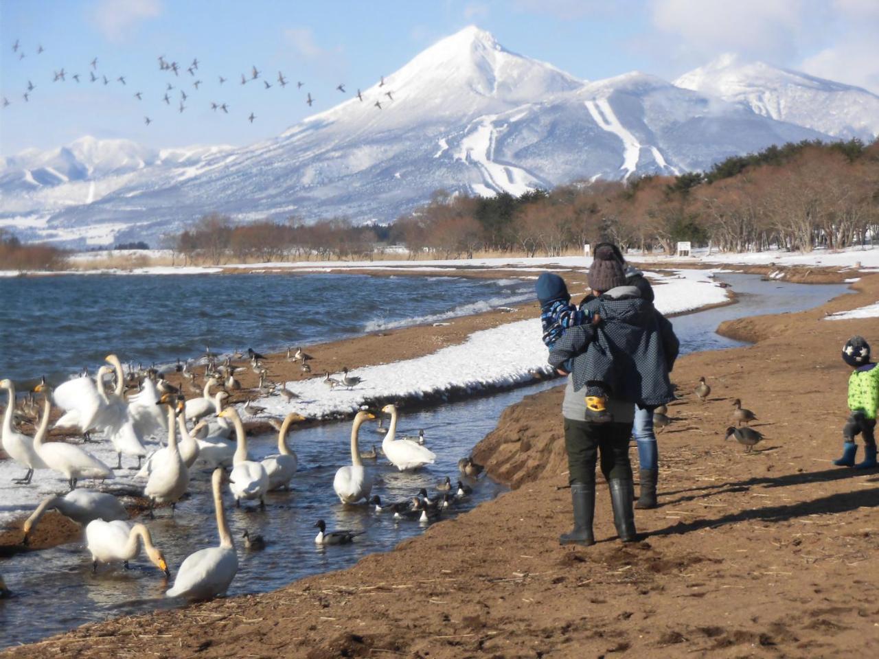 Отель Lakeside Banko Inawashiro Экстерьер фото