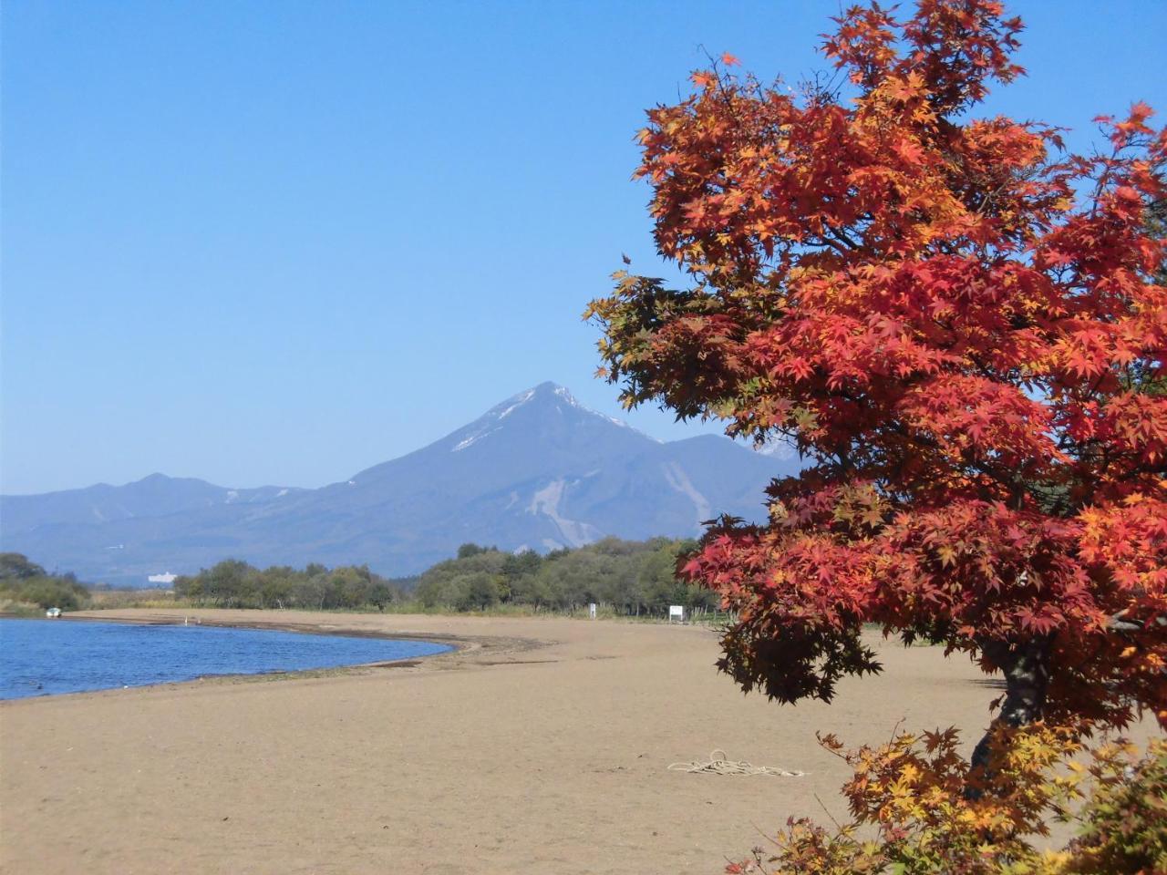 Отель Lakeside Banko Inawashiro Экстерьер фото