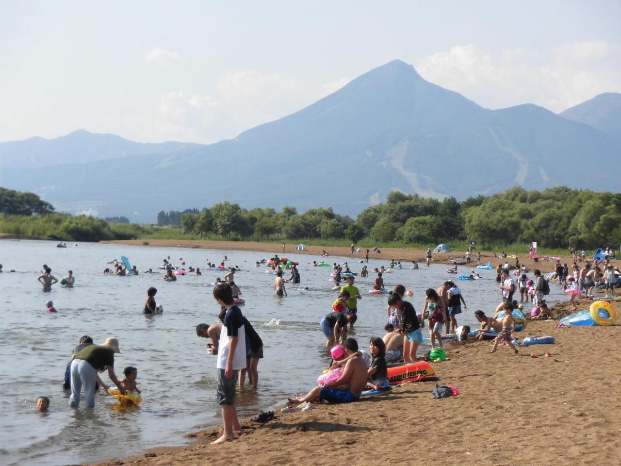 Отель Lakeside Banko Inawashiro Экстерьер фото