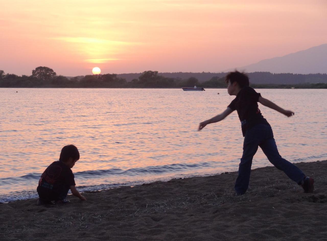 Отель Lakeside Banko Inawashiro Экстерьер фото