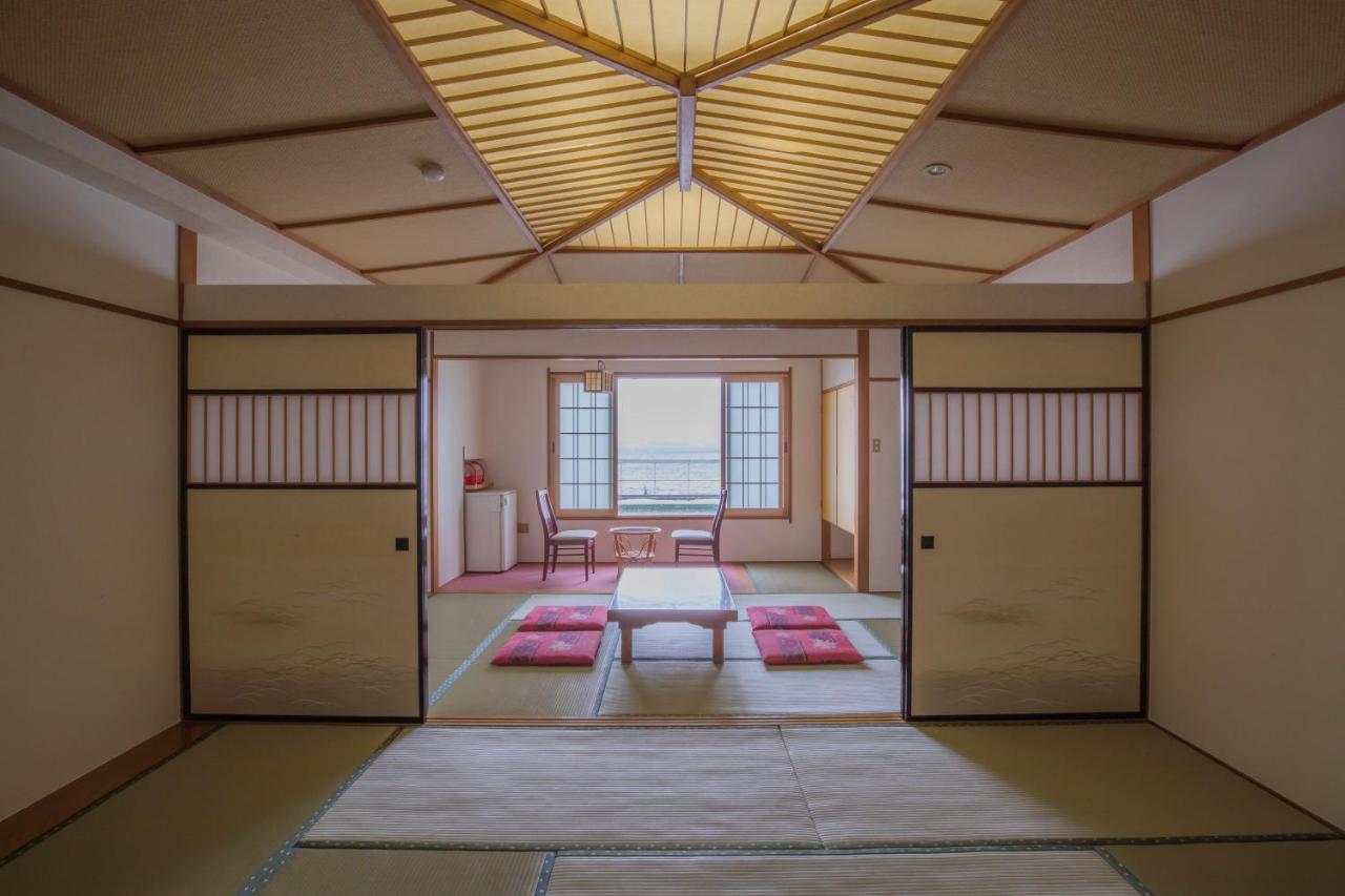 Отель Lakeside Banko Inawashiro Экстерьер фото