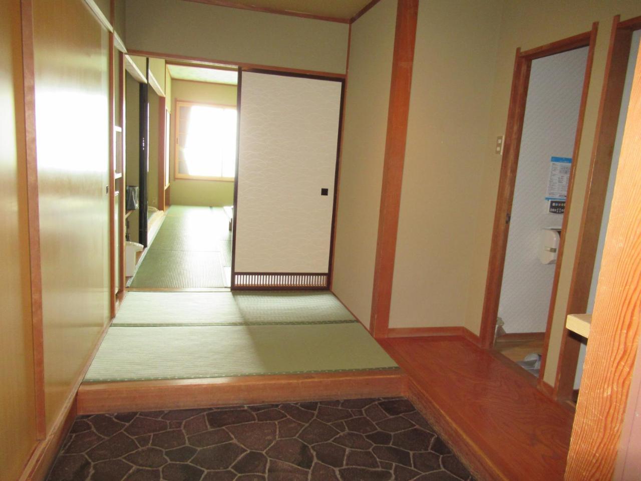 Отель Lakeside Banko Inawashiro Экстерьер фото